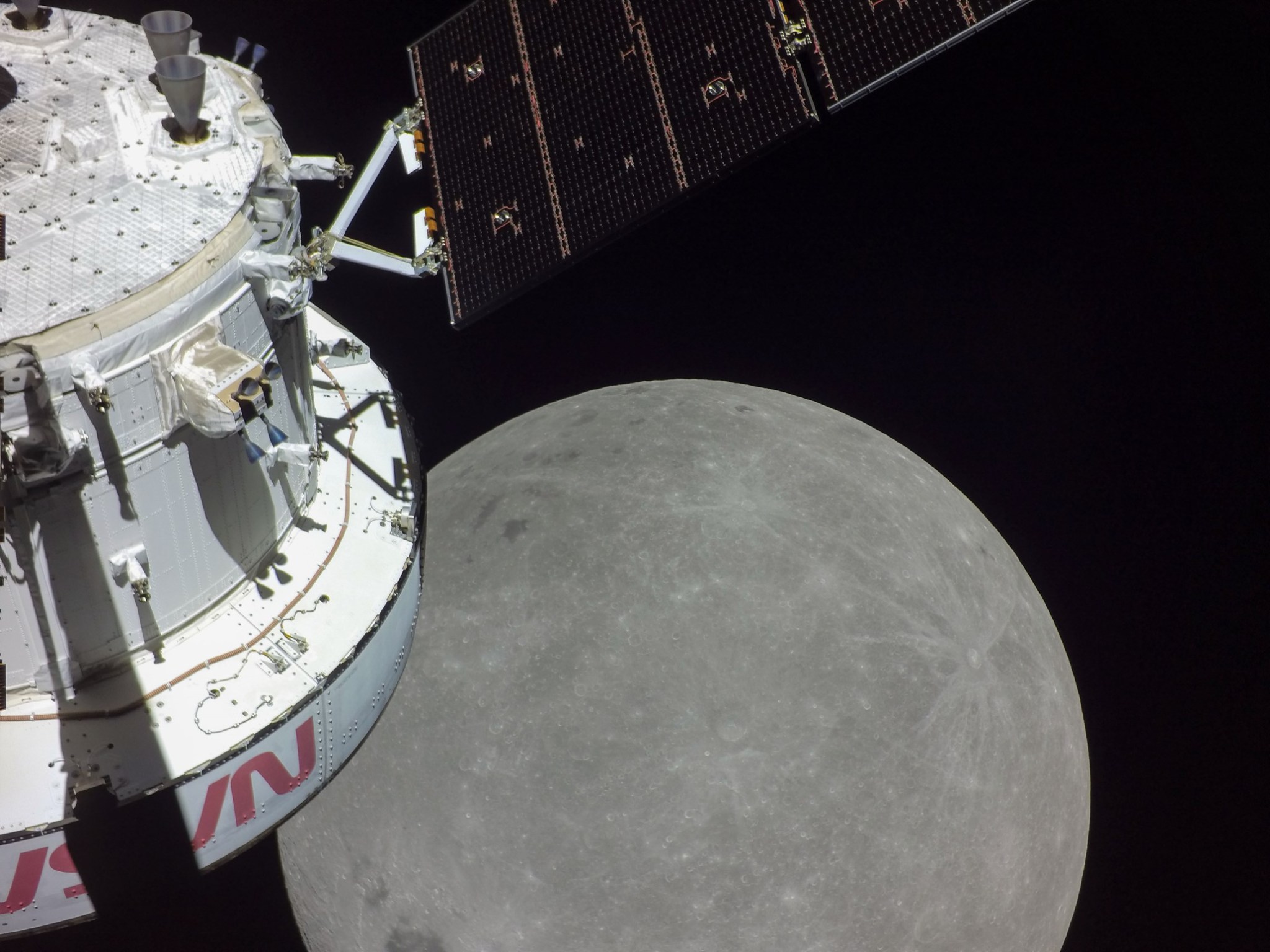 Image of Artemis Capsule with moon in background