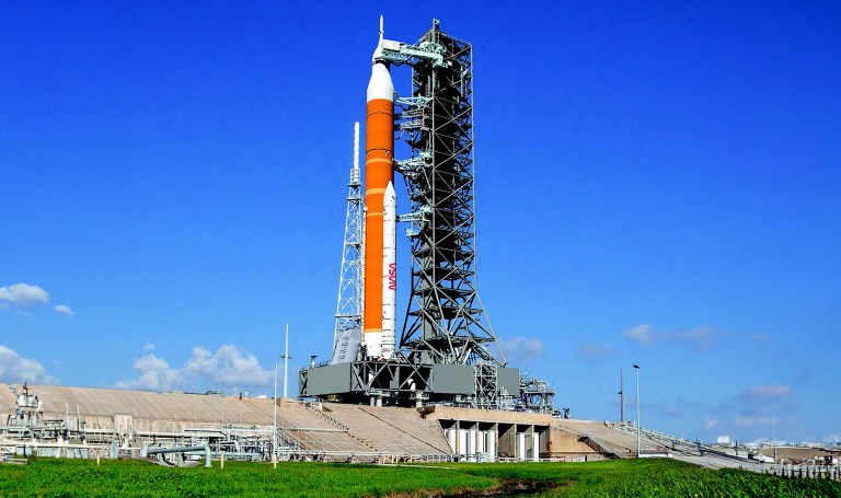 Artist's rendering of the Mobile Launcher 2 structure on the launch pad